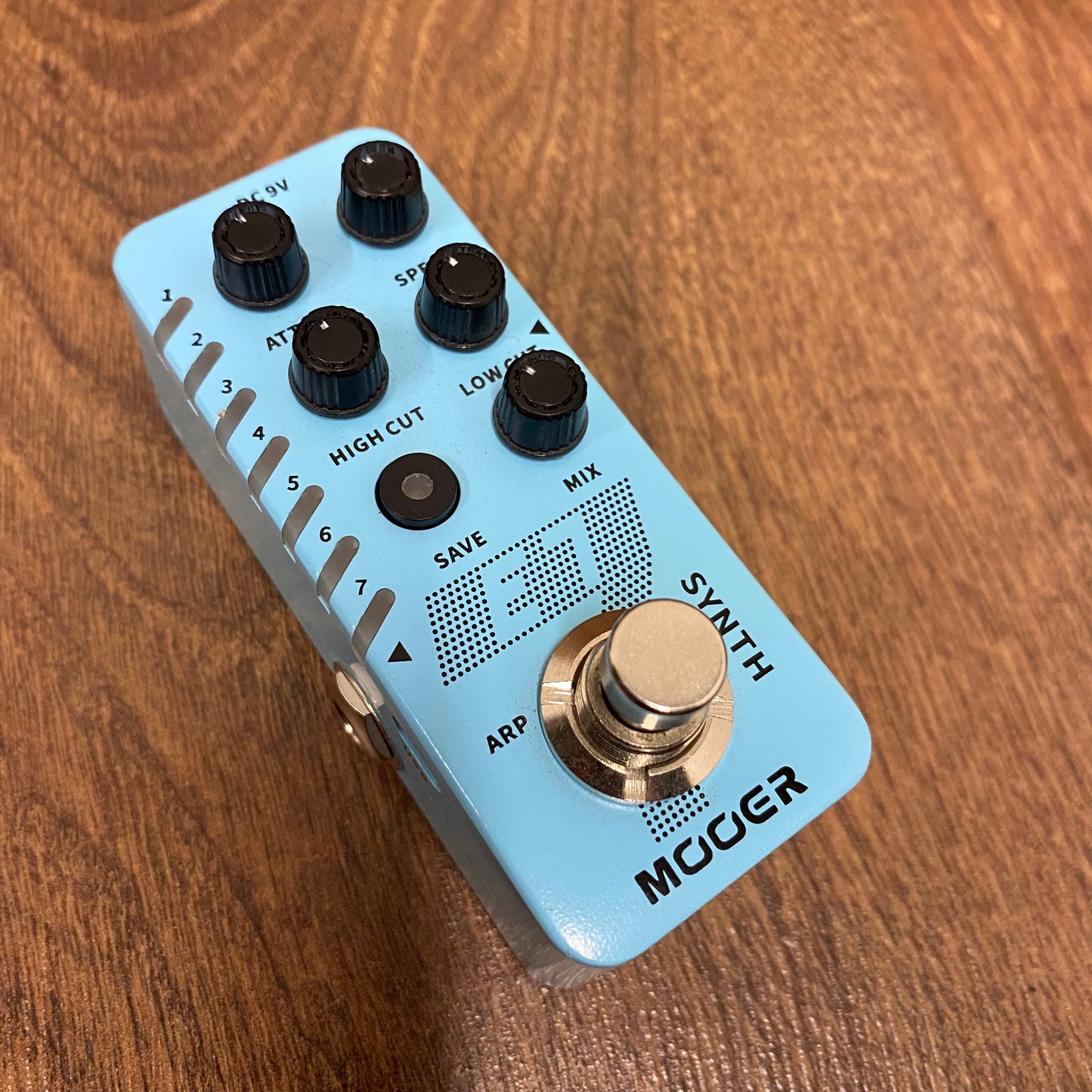 Pre-Owned Mooer E7 Synth Pedal – Hippo Guitars