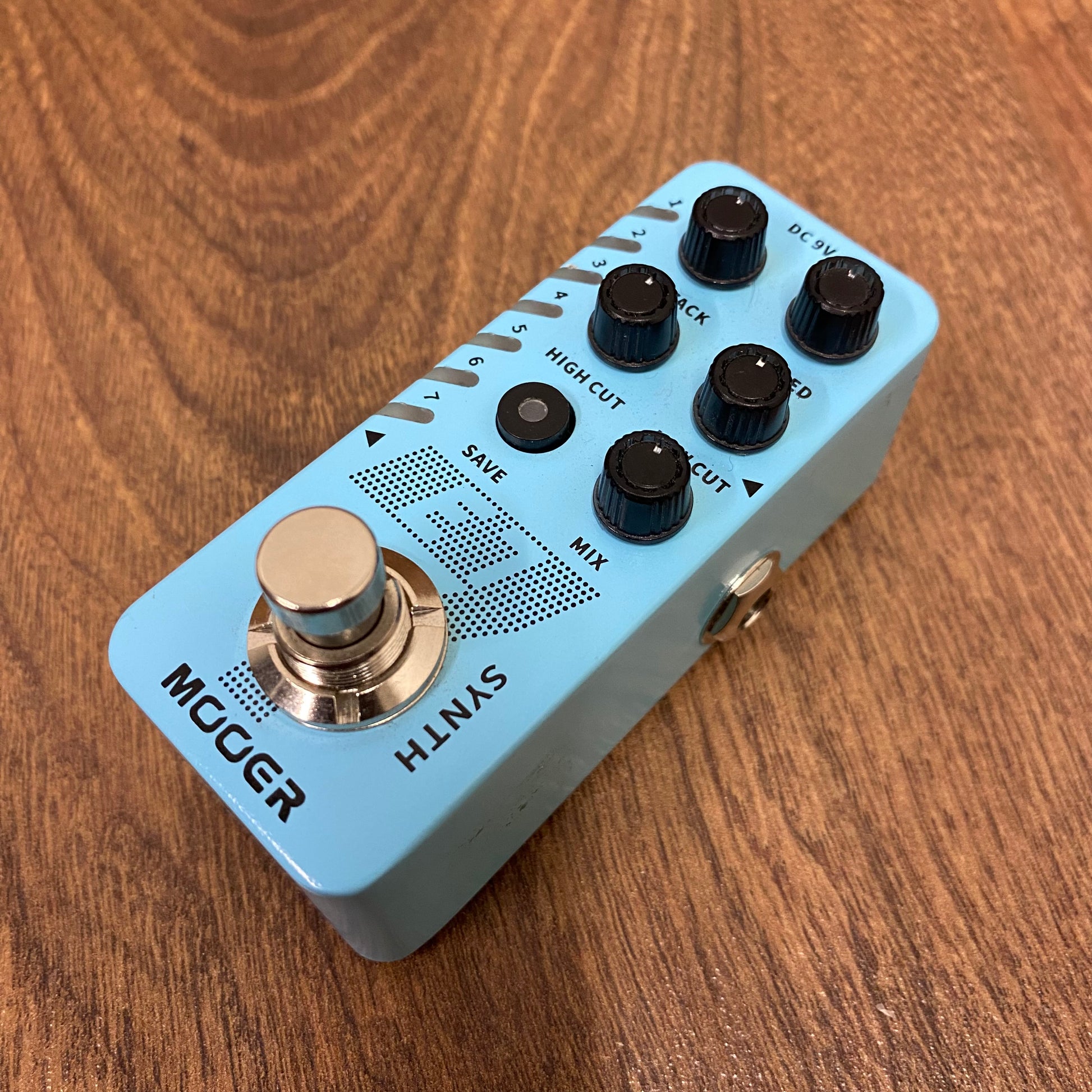 Pre-Owned Mooer E7 Synth Pedal – Hippo Guitars