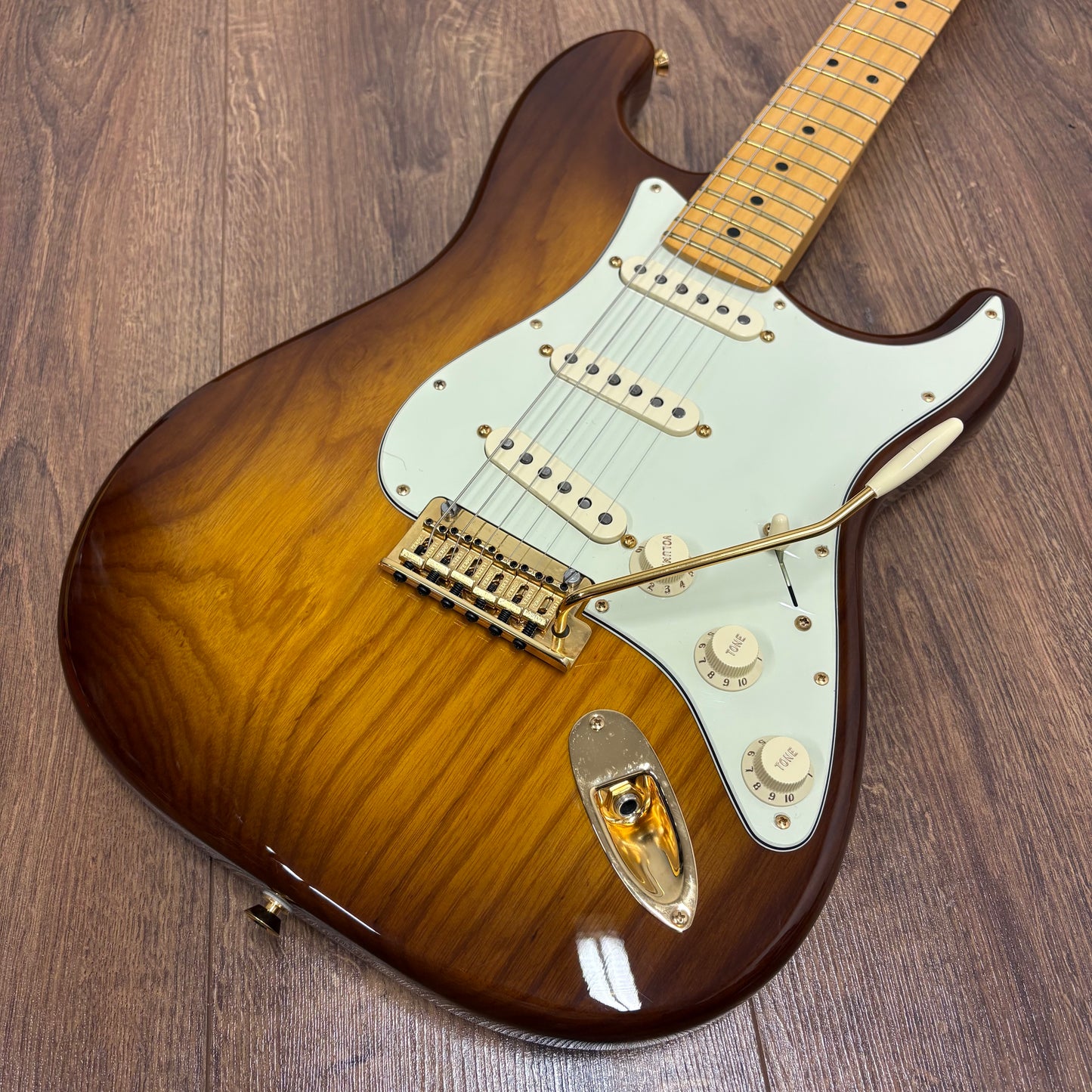Pre-Owned Fender 75th Anniversary Commemorative Stratocaster - 2-Color Bourbon Burst - 2021