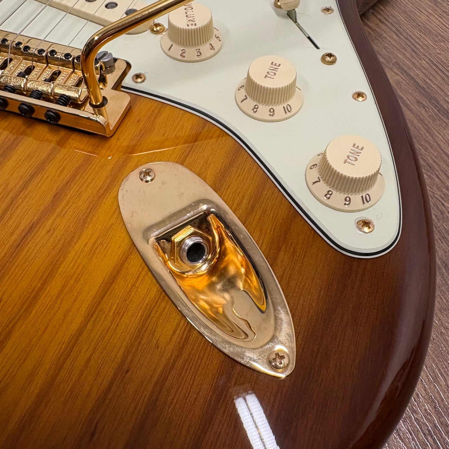 Pre-Owned Fender 75th Anniversary Commemorative Stratocaster - 2-Color Bourbon Burst - 2021
