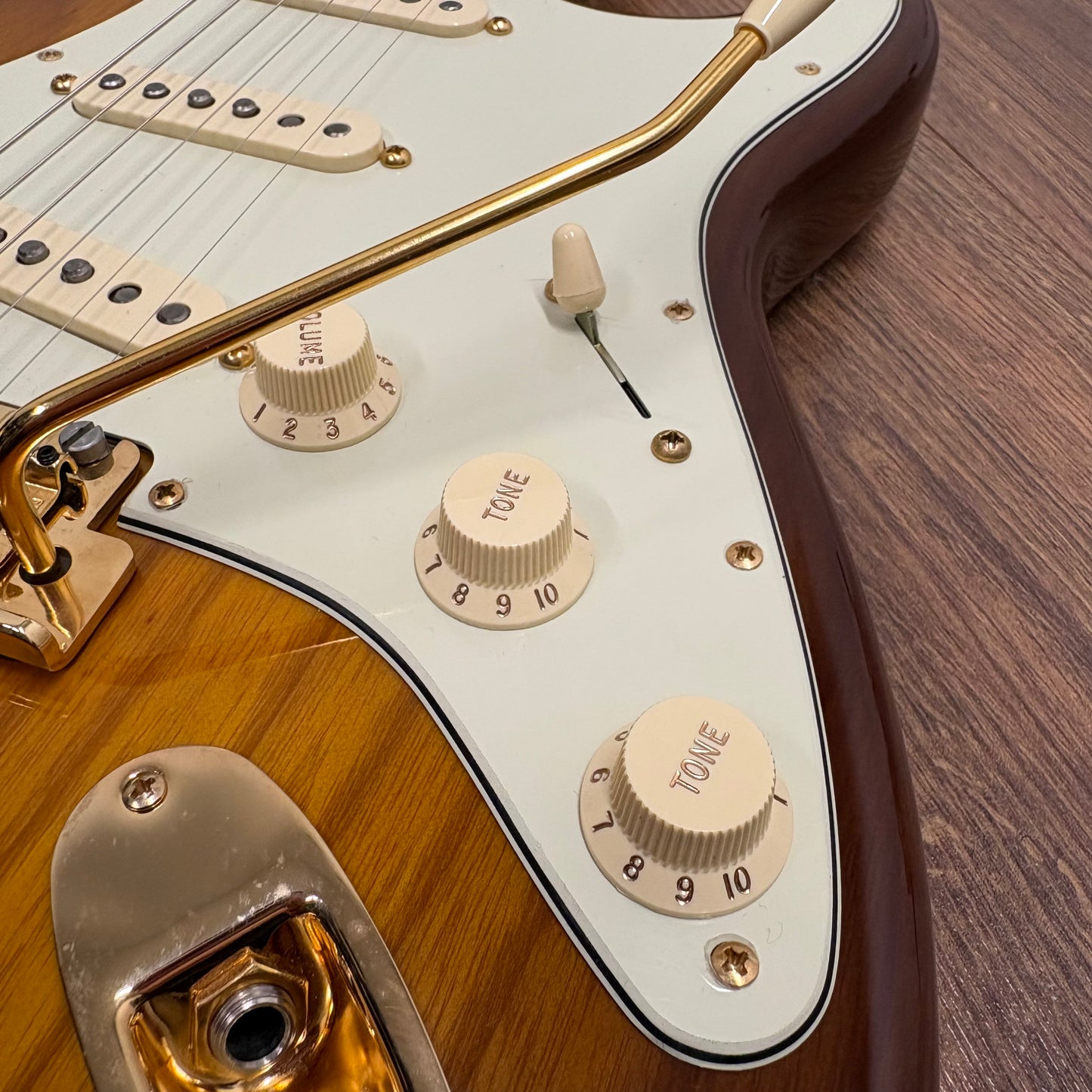 Pre-Owned Fender 75th Anniversary Commemorative Stratocaster - 2-Color Bourbon Burst - 2021