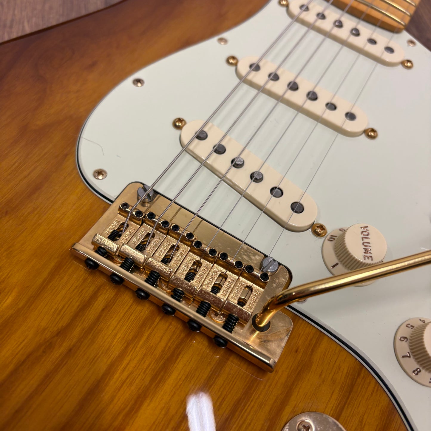 Pre-Owned Fender 75th Anniversary Commemorative Stratocaster - 2-Color Bourbon Burst - 2021