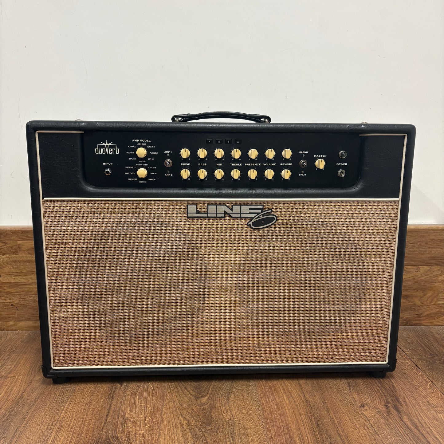 Pre-Owned Line 6 DuoVerb 2 x 12 Combo Amp & Foot Switch