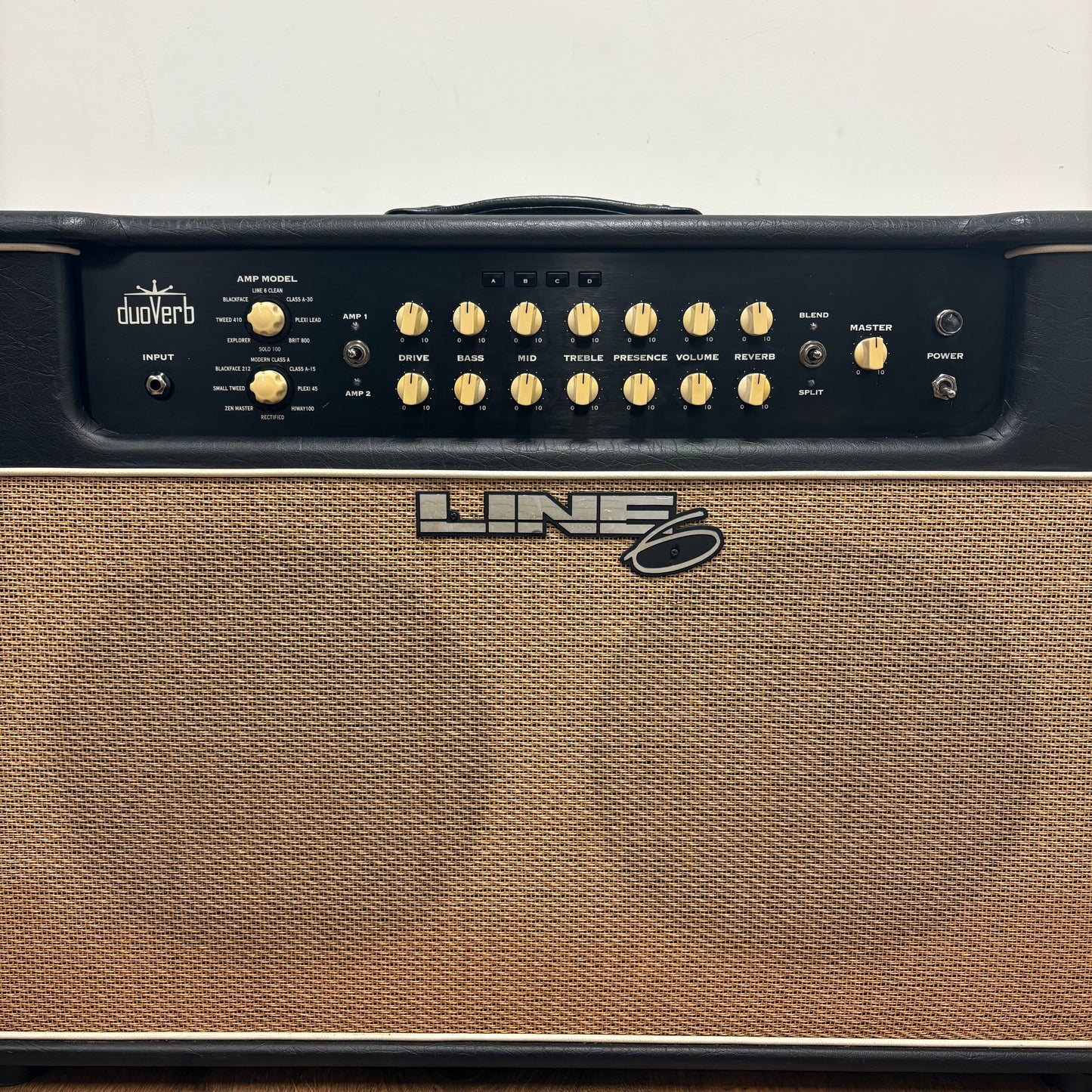 Pre-Owned Line 6 DuoVerb 2 x 12 Combo Amp & Foot Switch