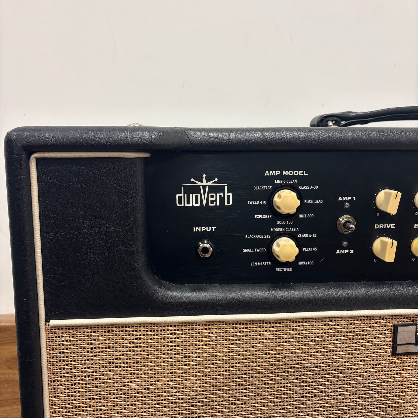 Pre-Owned Line 6 DuoVerb 2 x 12 Combo Amp & Foot Switch