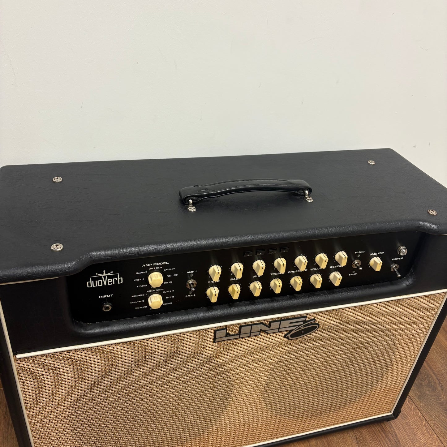 Pre-Owned Line 6 DuoVerb 2 x 12 Combo Amp & Foot Switch