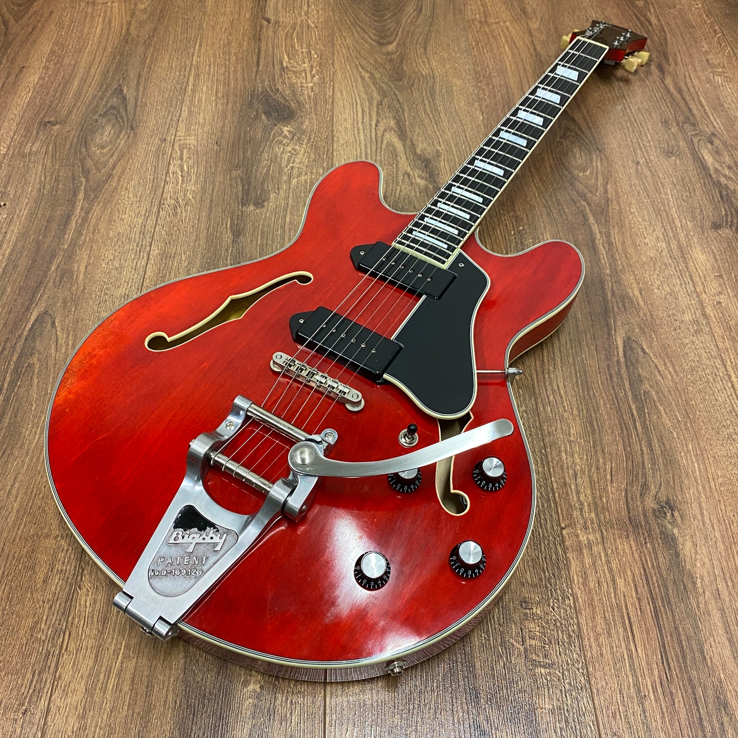 Pre-Owned Eastman T64/v - Antique Red