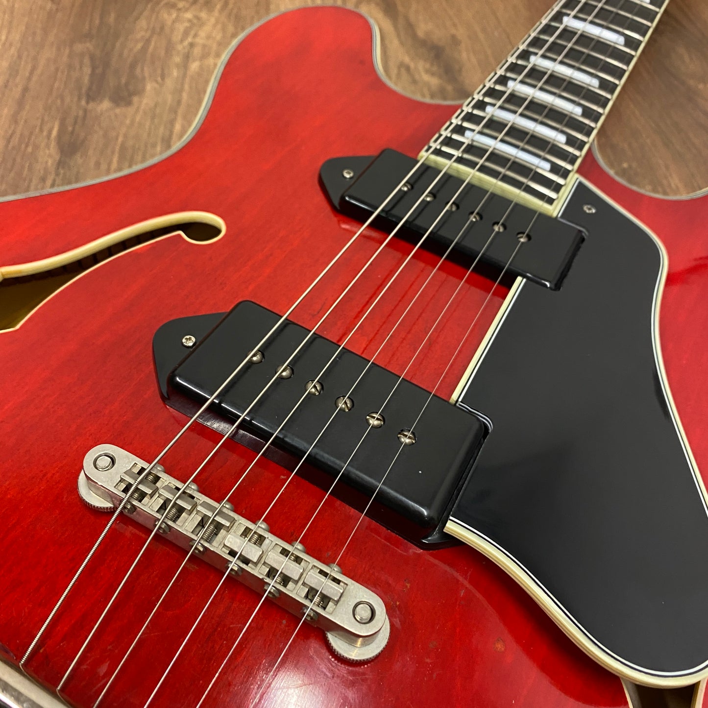 Pre-Owned Eastman T64/v - Antique Red