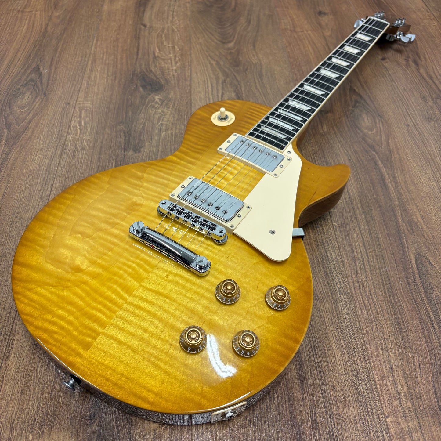 Pre-Owned Gibson Les Paul Studio Session - Honeyburst - 2024