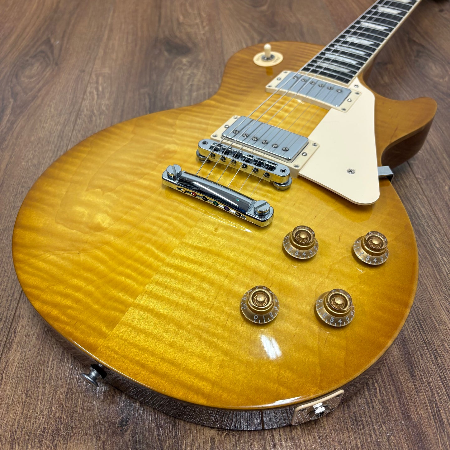 Pre-Owned Gibson Les Paul Studio Session - Honeyburst - 2024