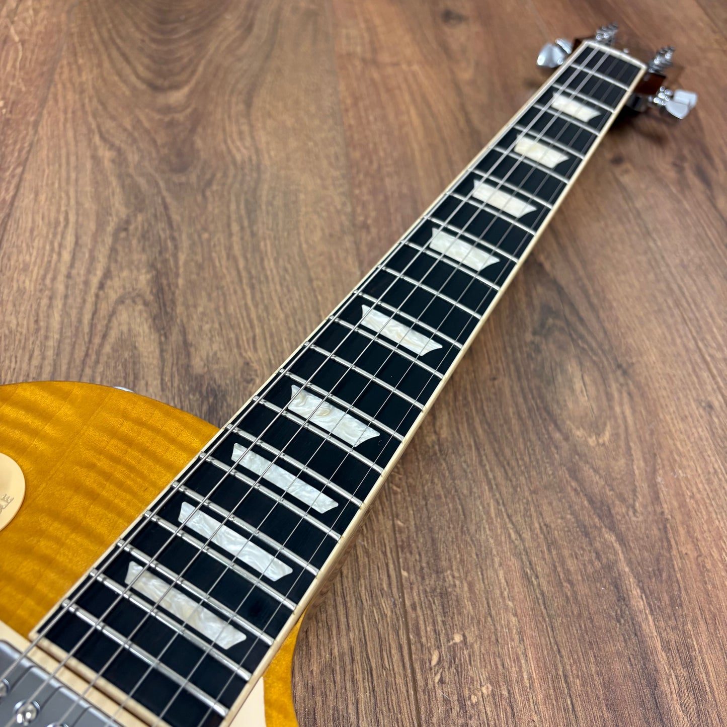 Pre-Owned Gibson Les Paul Studio Session - Honeyburst - 2024