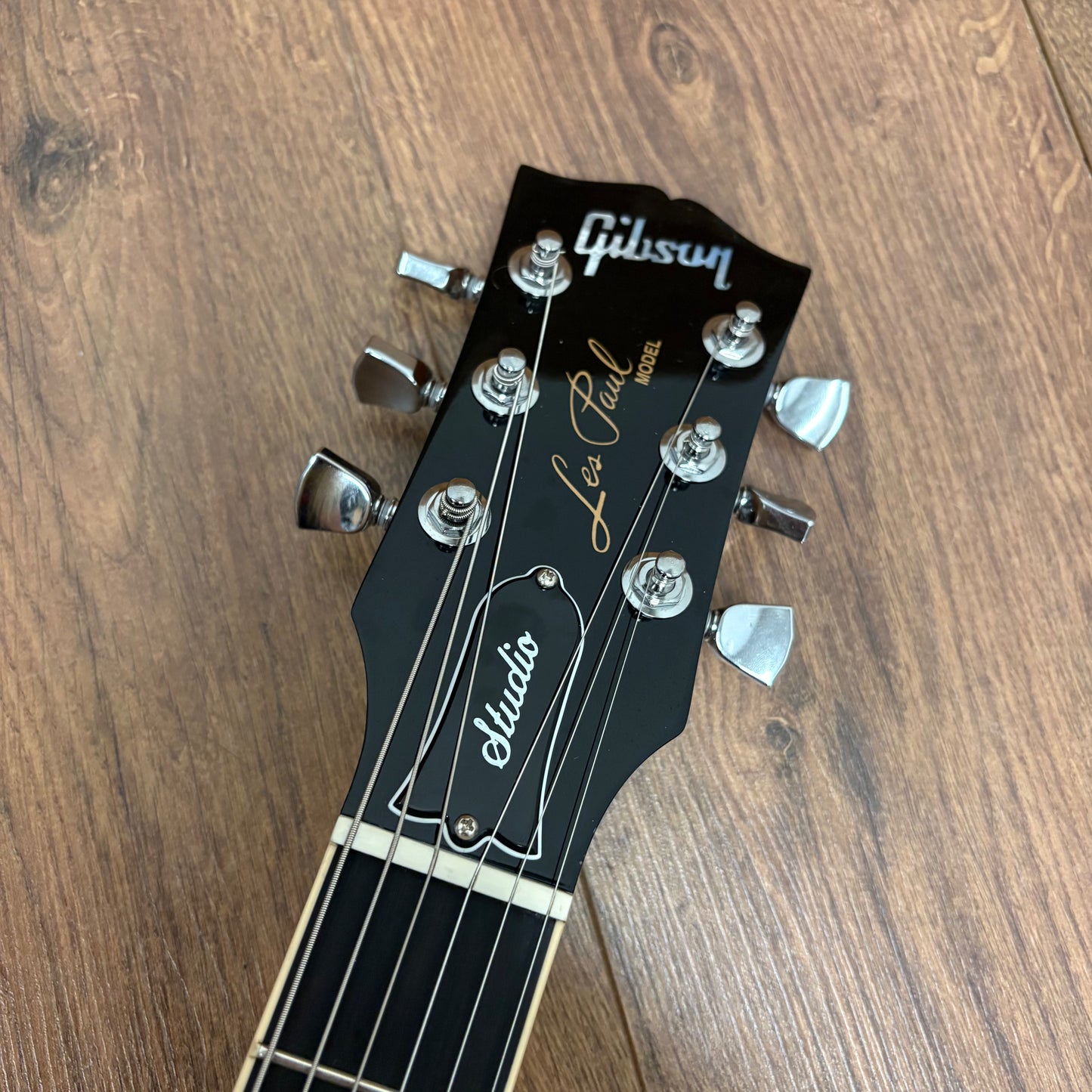 Pre-Owned Gibson Les Paul Studio Session - Honeyburst - 2024
