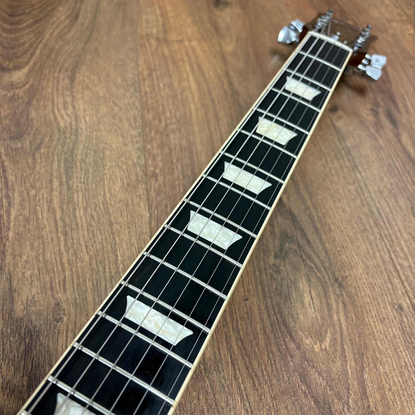 Pre-Owned Gibson Les Paul Studio Session - Honeyburst - 2024