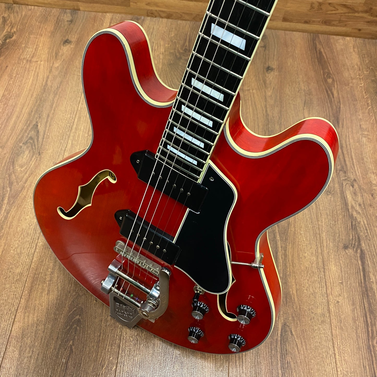 Pre-Owned Eastman T64/v - Antique Red