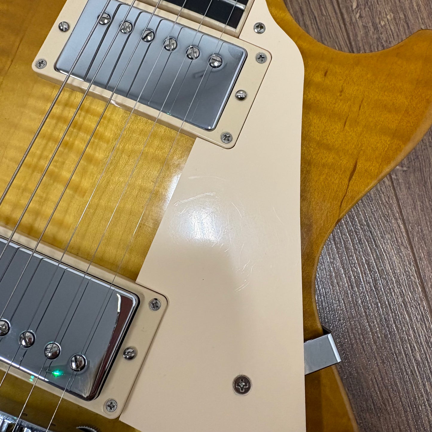 Pre-Owned Gibson Les Paul Studio Session - Honeyburst - 2024