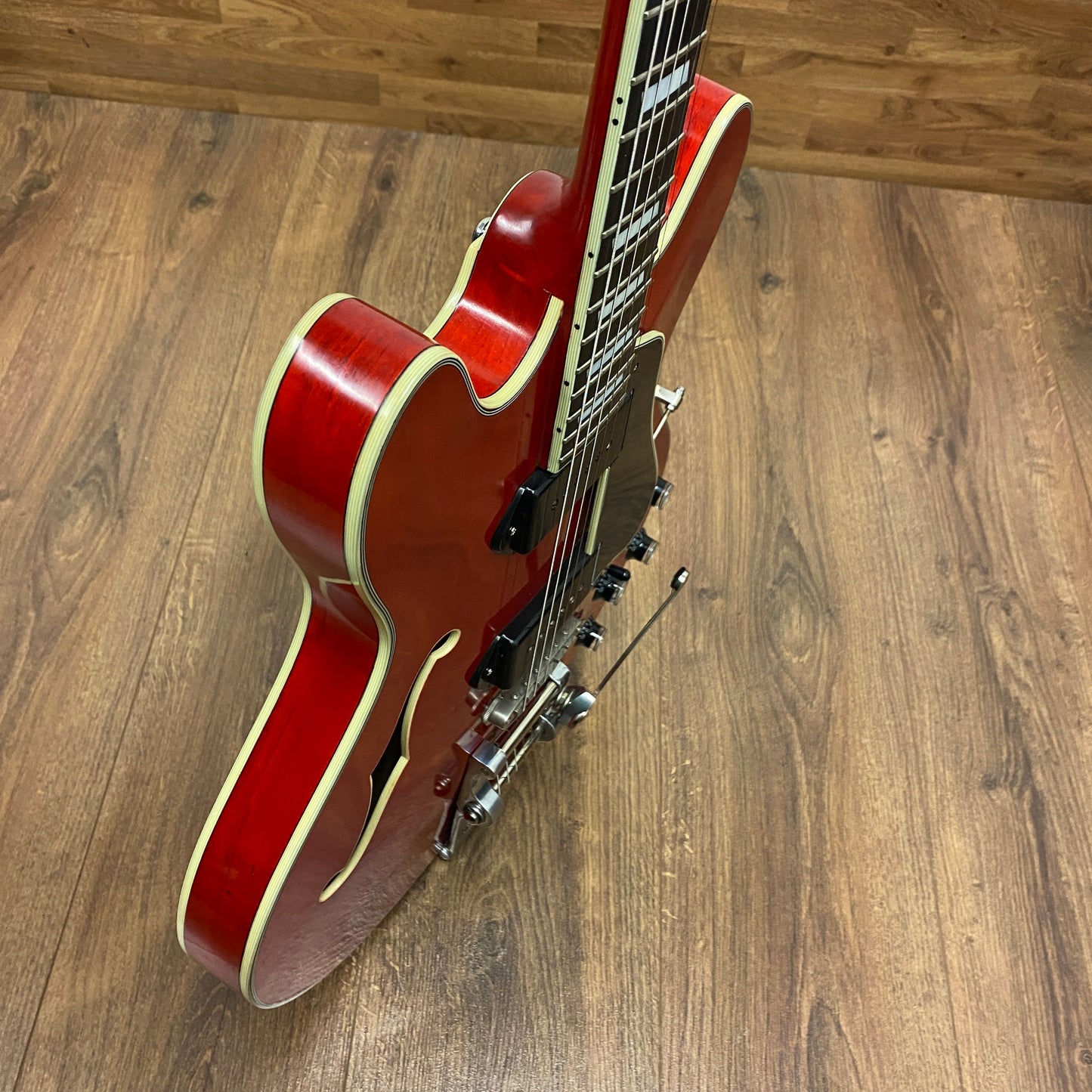 Pre-Owned Eastman T64/v - Antique Red