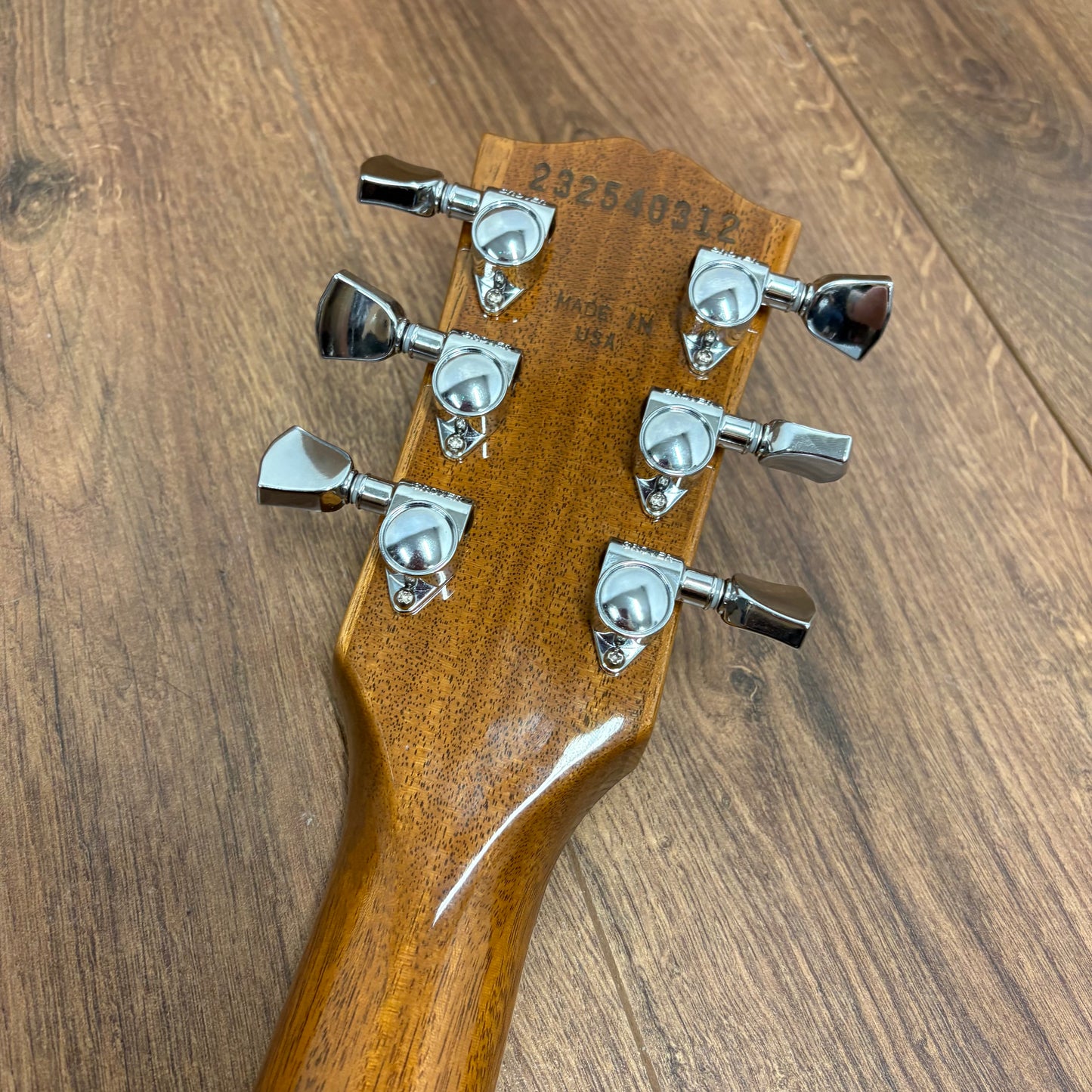 Pre-Owned Gibson Les Paul Studio Session - Honeyburst - 2024