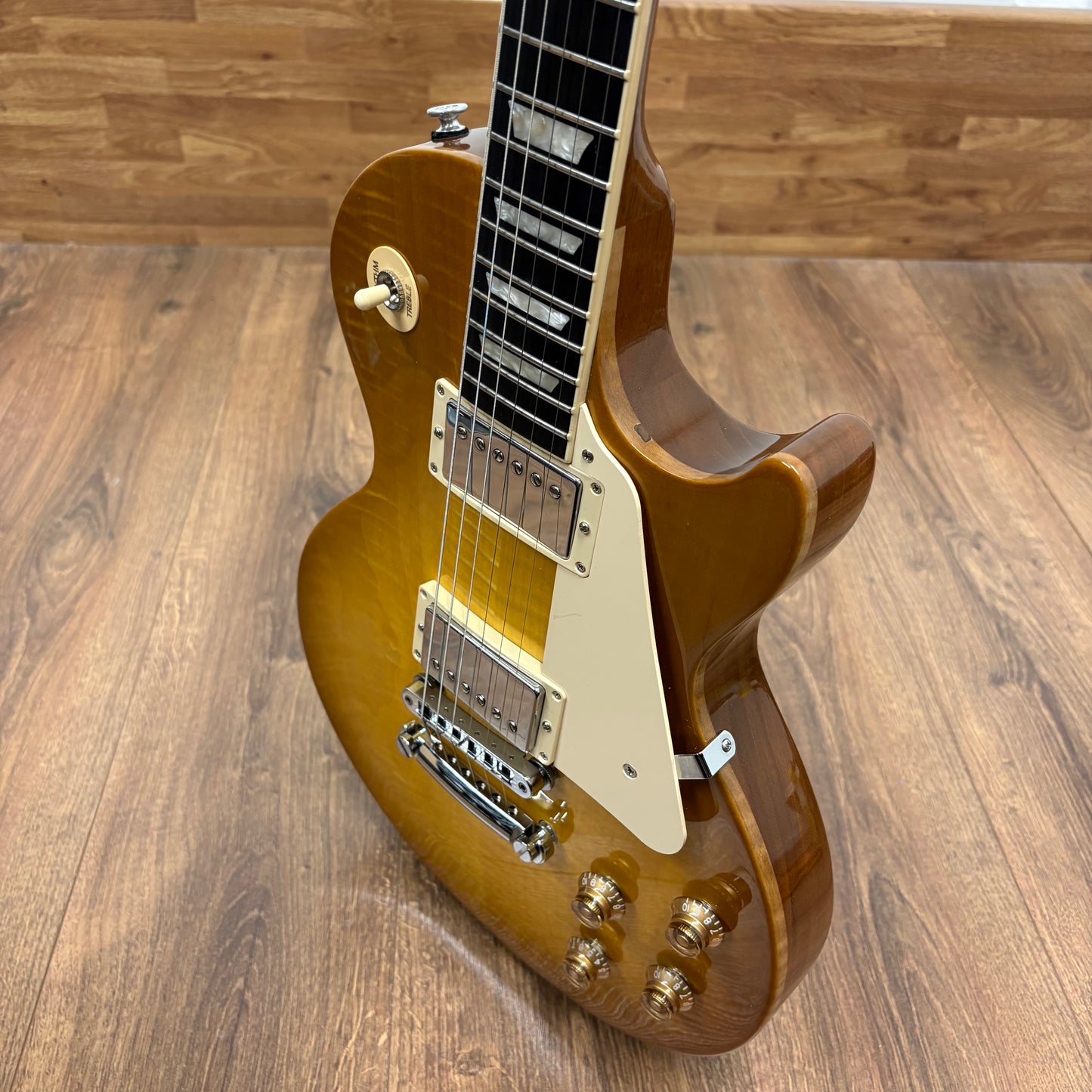 Pre-Owned Gibson Les Paul Studio Session - Honeyburst - 2024