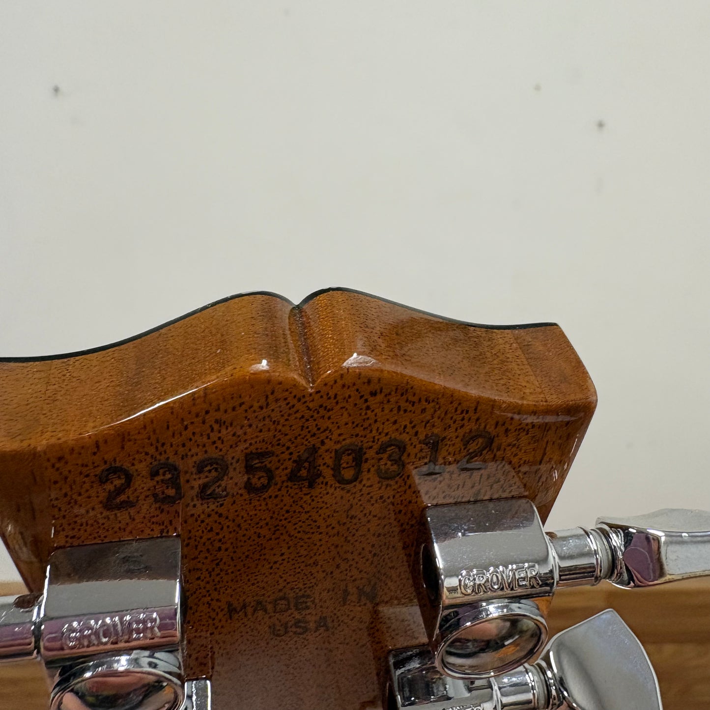 Pre-Owned Gibson Les Paul Studio Session - Honeyburst - 2024